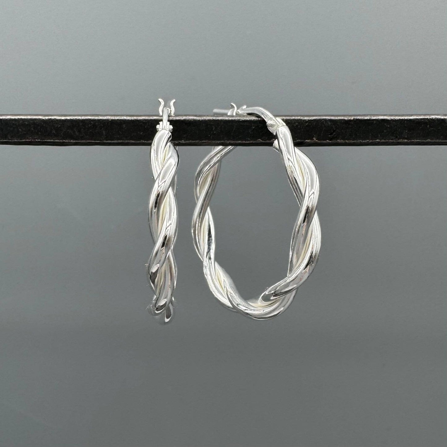 HS456-Silver 26mm Twisted French Lock Hoops