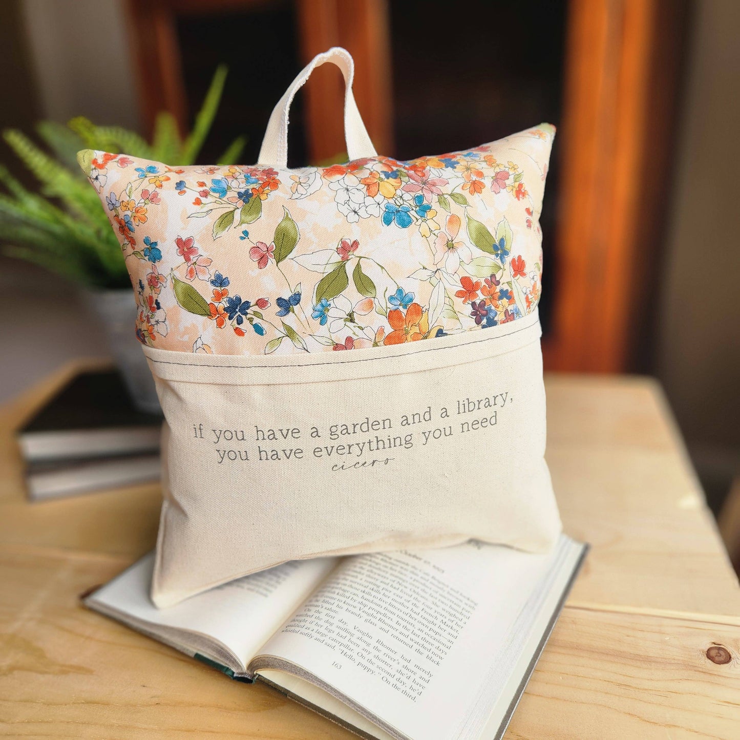 Garden... Cicero, Reading Pillow, autumn floral