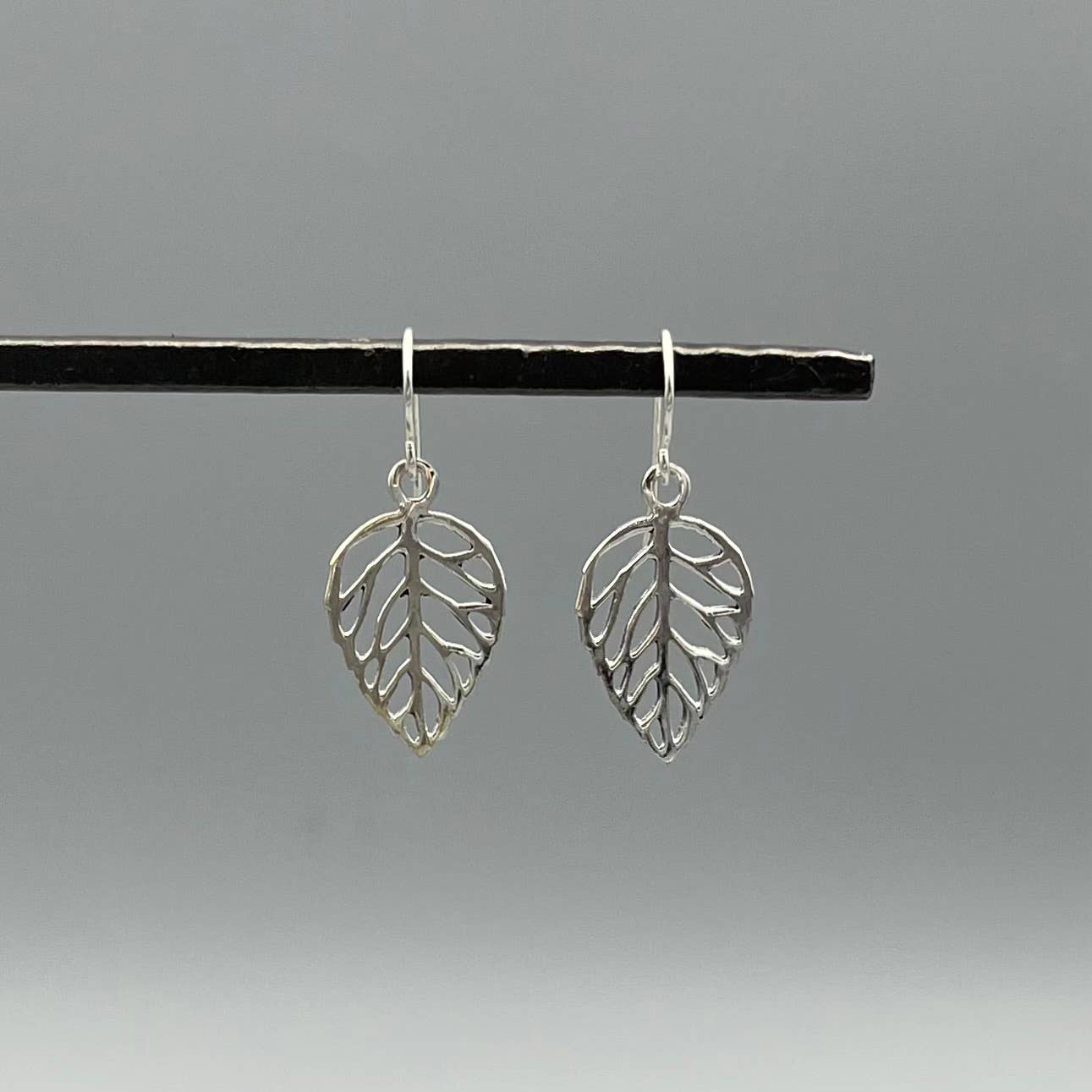 ES128-Silver Cut Out Leaf Earrings