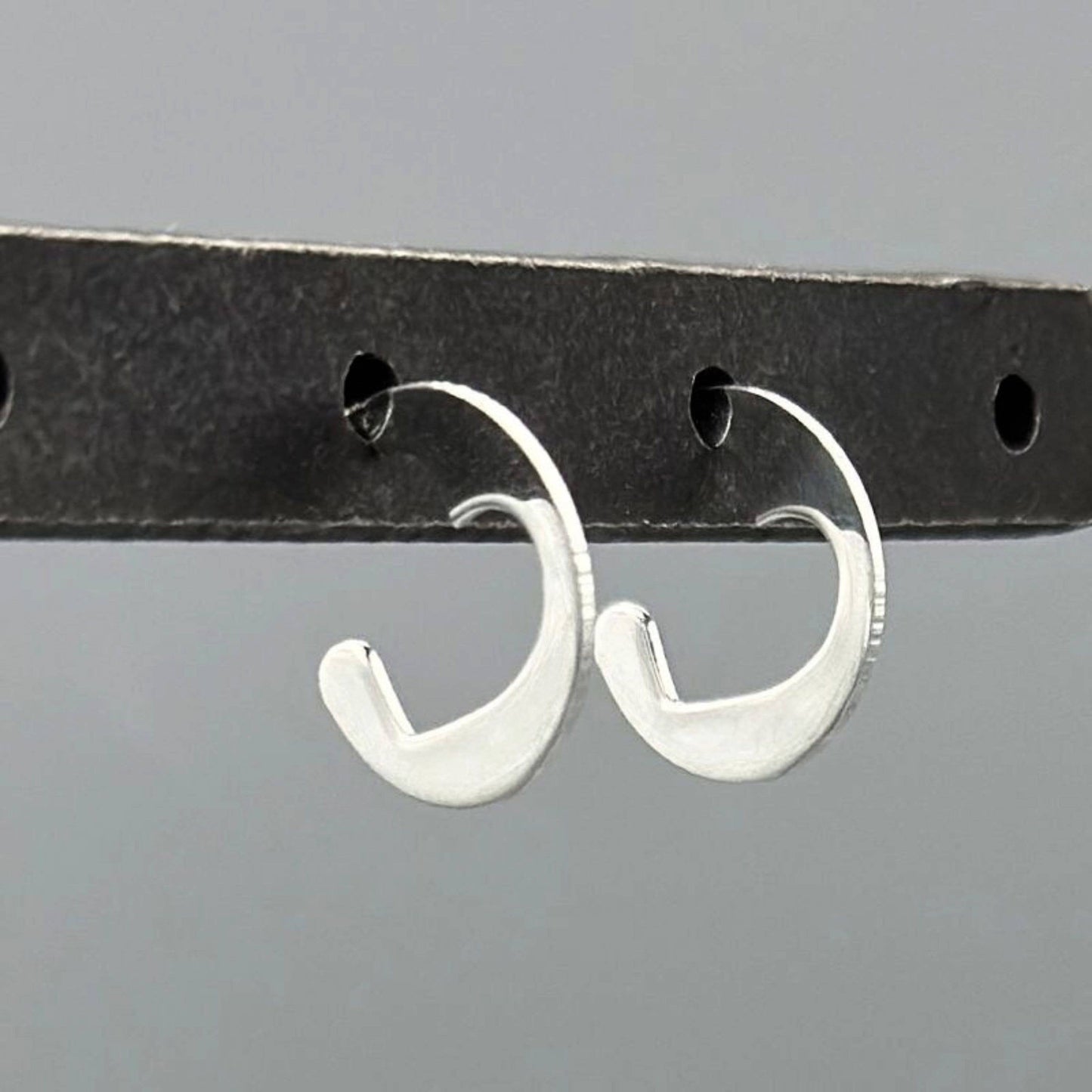 Silver Cut-Out Heart Flat Post Disc Hoops