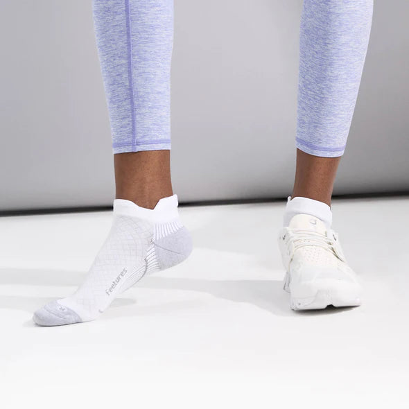 Feetures - Plantar Fasciitis Relief Sock Light Cushion No Show Tab Socks