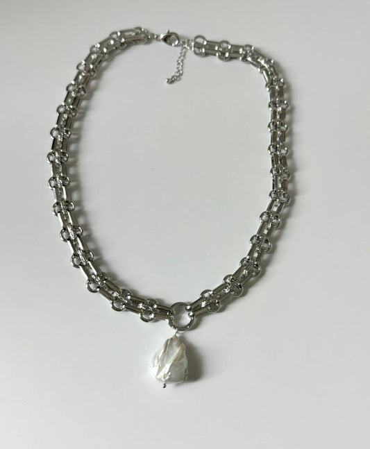 Ovo Pearl Chain Link Necklace