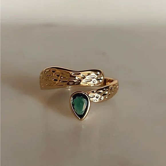 Emerald Grooves Ring